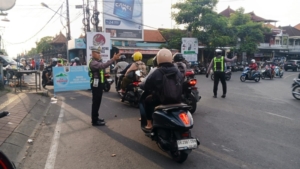 Polsek Mengwi Laksanakan Pengaturan Lalu Lintas Guna Cegah Kemacetan dan Laka Lantas