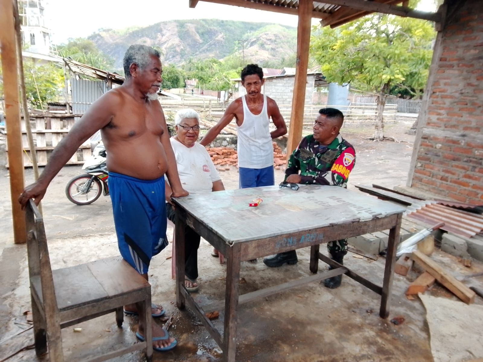 Komsos Babinsa di Desa Pandai Perkuat Keamanan Lingkungan