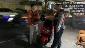 Patroli Jalan Kaki Subuh Keliling Perintis Presisi, Sat Samapta Polres Tabanan Jaga Kondusifitas Wilayah