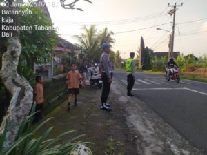 Mencegah Kemacetan Polsek Marga Gelar Personil Strong Point Pagi