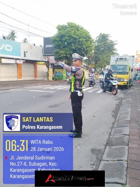Personil Lantas Laksanakan Tugas Gatur Di BTN Taman Asri Karangasem Agar Arus Lalin Aman Lancar terkendali
