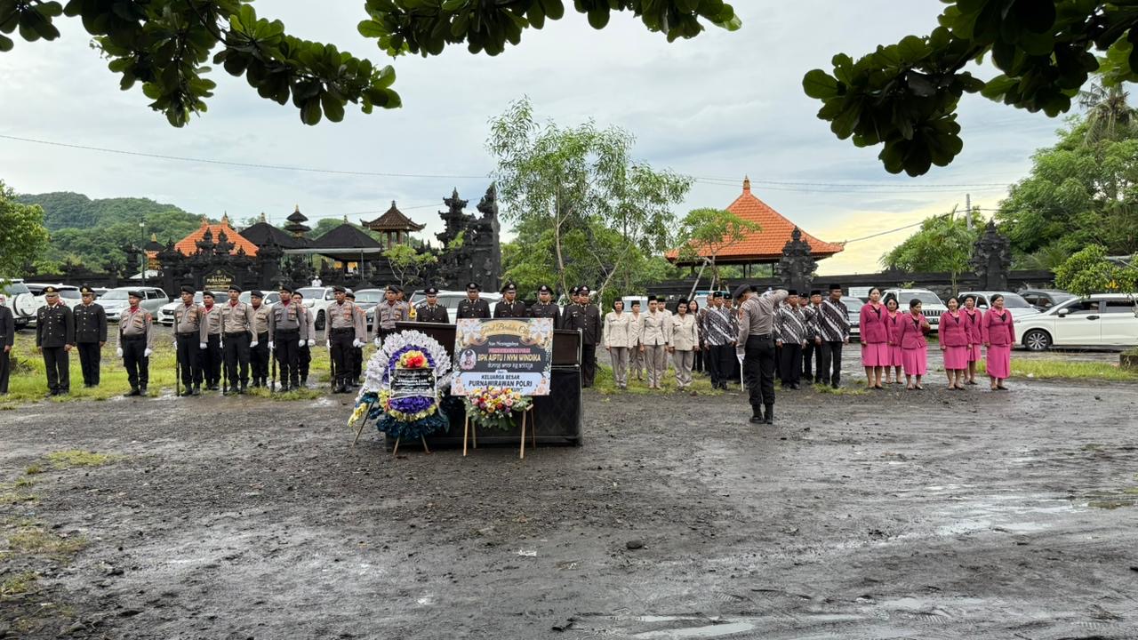 Polres Klungkung Gelar Upacara Perabuhan Jenazah Secara Kedinasan.