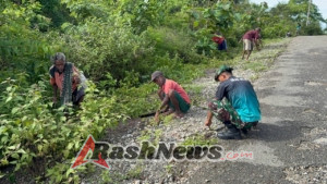 Perbaiki Jalan, Satgas Pamtas Yonarhanud 2 Kostrad Adakan Karya Bakti