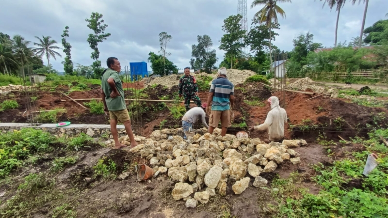Kopda Komang Septiana Pantau Pekerjaan Koperasi Desa Merah Putih