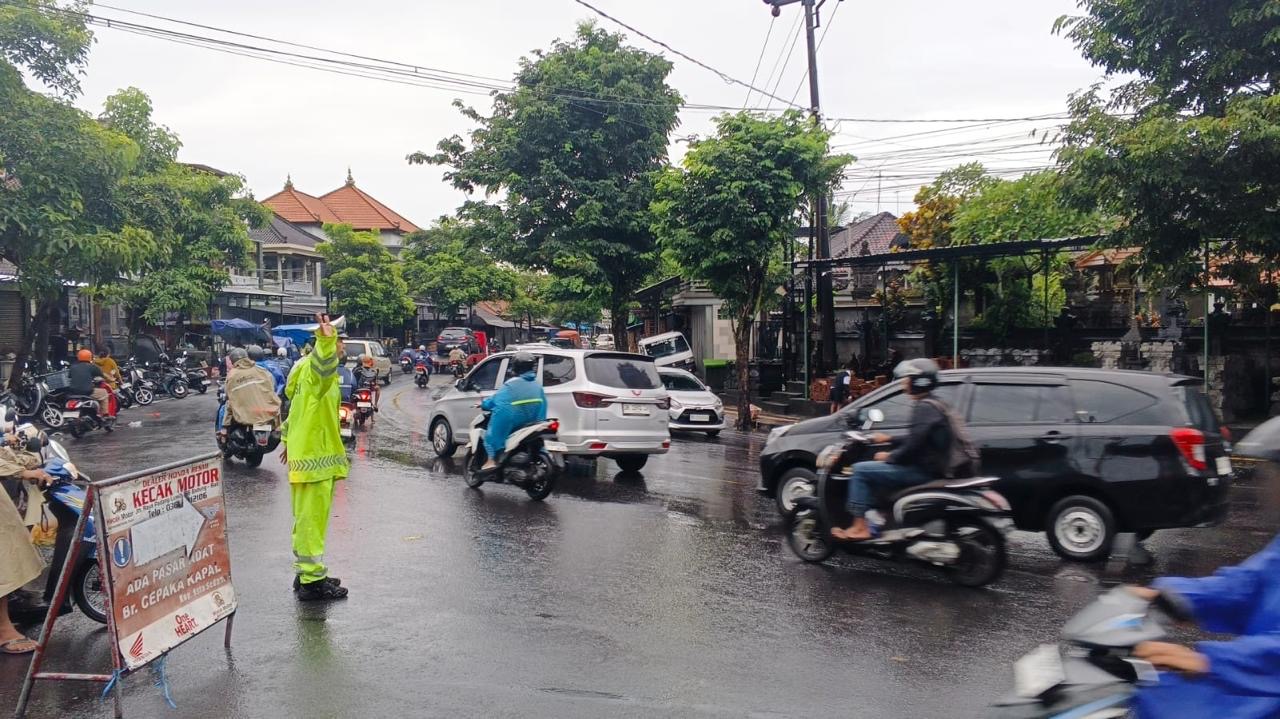 Polisi Pastikan Kelancaran Lalu Lintas di Jalan Raya Kapal–Mengwi
