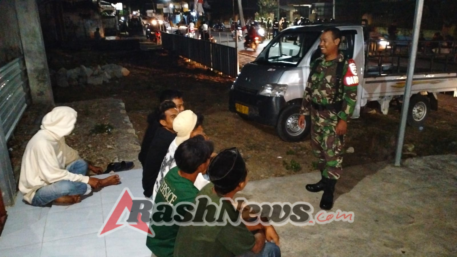 Koramil 1614-01/Dompu Perkuat Kamtibmas Melalui Ronda Malam Bersama Karang Taruna