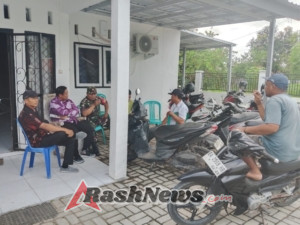 Babinsa Koramil Jajaran Kodim 1628/Sumbawa Barat Laksanakan Komsos di Desa Tapir