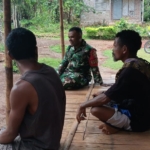 Pererat Kedekatan dengan Warga, Babinsa Welai Selatan Beri Arahan Pertanian