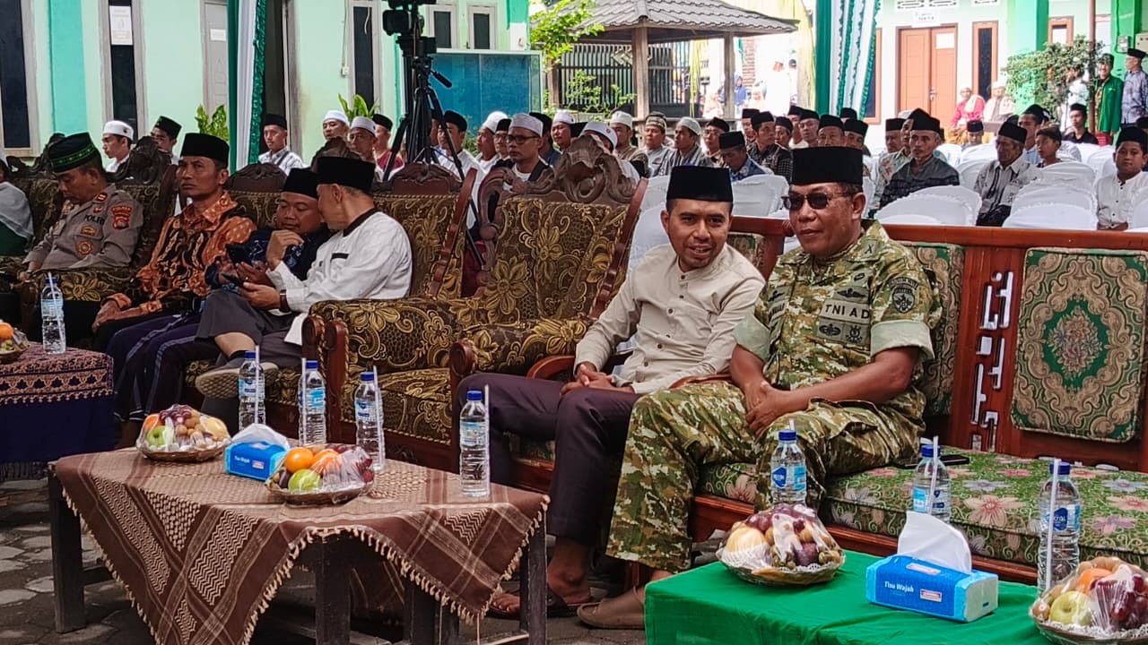 Danramil Aikmel Perkuat Silaturahmi dengan Hadiri Isra’ Mi’raj di Ponpes Sirojul ‘Ulum