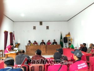 Bhabinkamtibmas Desa Peninjoan Hadiri Rapat Koordinasi dan Sosialisasi Pengelolaan Sampah