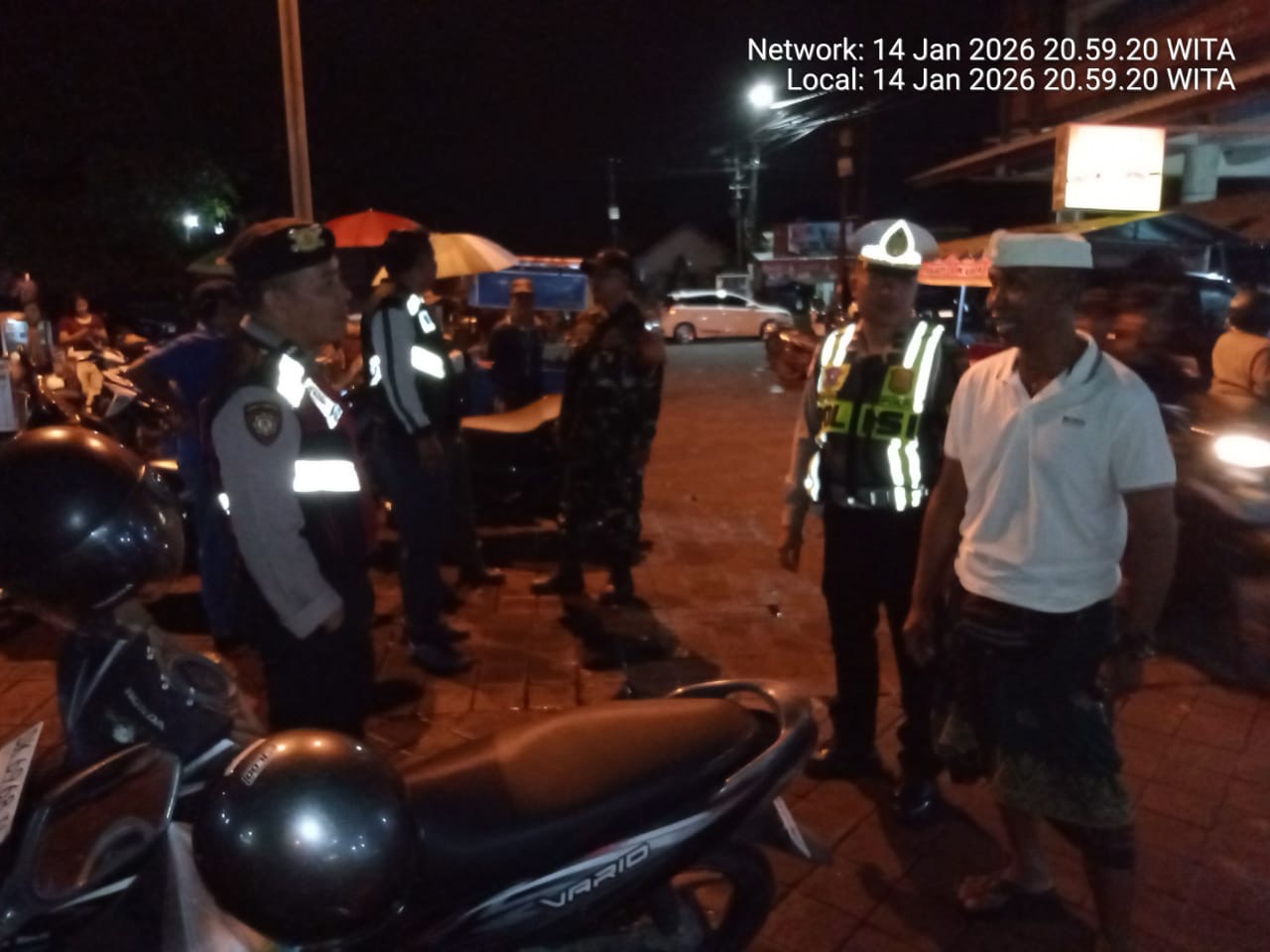 Polsek Mengwi Laksanakan Patroli dialogis di Kawasan Pasar Tradisional, Sampaikan Imbauan Kamtibmas