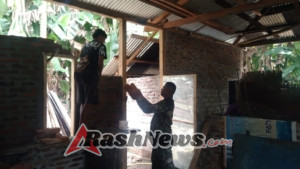 Babinsa Pantar Berikan Sosialisasi Keselamatan Saat Pembangunan Rumah Warga