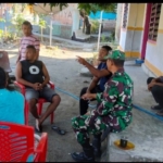 Melalui Komsos, Babinsa Wetabua Dorong Peran Aktif Pemuda Jaga Kamtibmas