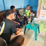 Dekat dengan Warga, Babinsa Koramil 1602-04 Pantau Keamanan Desa Loboniki