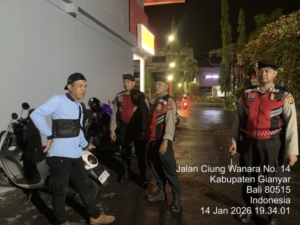 Sat Samapta Polres Gianyar Tingkatkan Patroli Malam di Pasar Senggol, Kapolres: Wujud Kehadiran Polri di Tengah Masyarakat