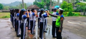 Police Goes To School” Safety Riding Sat Lantas Polres Karangasem di SMA N 1 Manggis