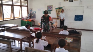 Satgas Pamtas RI–RDTL Tebar Kehangatan di SDK Wesoer Haekkesak