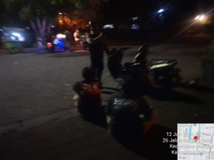 Patroli di Kawasan Taman Ayun Samapta Polsek Mengwi Sampaikan Imbauan Kamtibmas