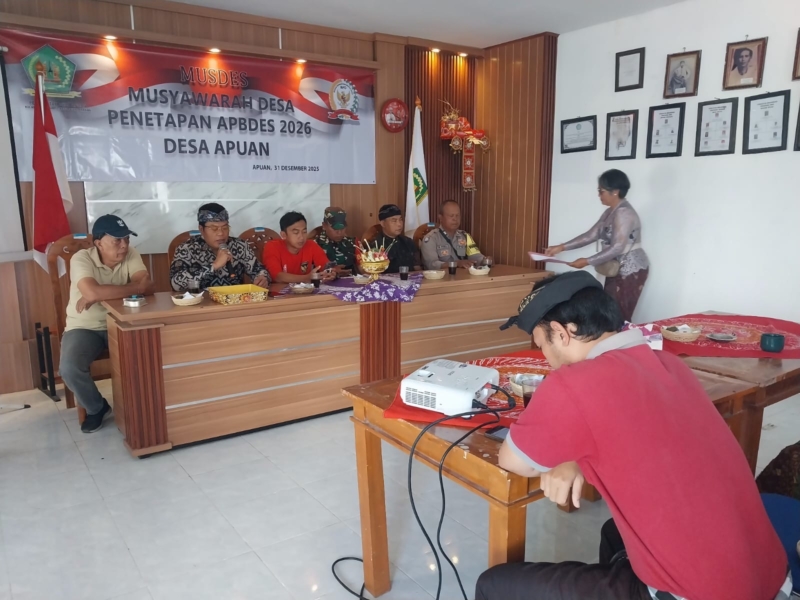 Bhabinkamtibmas Desa Apuan Dampingi Penyerahan Jabatan Kawil Tinungan yang Berlangsung Lancar