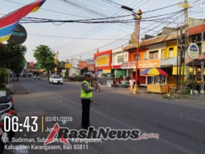 Anggota Lantas Polres Karangasem Laksanakan Gatur Pagi di Simpang Tiga BTN Taman Asri Karangasem