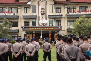 Wakapolres Gianyar Pimpin Apel Jam Pimpinan, Tekankan Disiplin dan Profesionalisme Personel