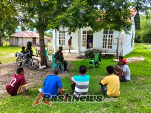 Monitoring Wilayah dan Komsos, Babinsa Perkuat Keamanan Desa Tunbes