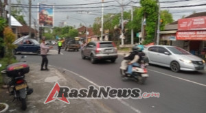 Antisipasi Kepadatan Arus Balik Kerja, Personel Polsek Abiansemal Intensifkan Gatur Lalin Sore