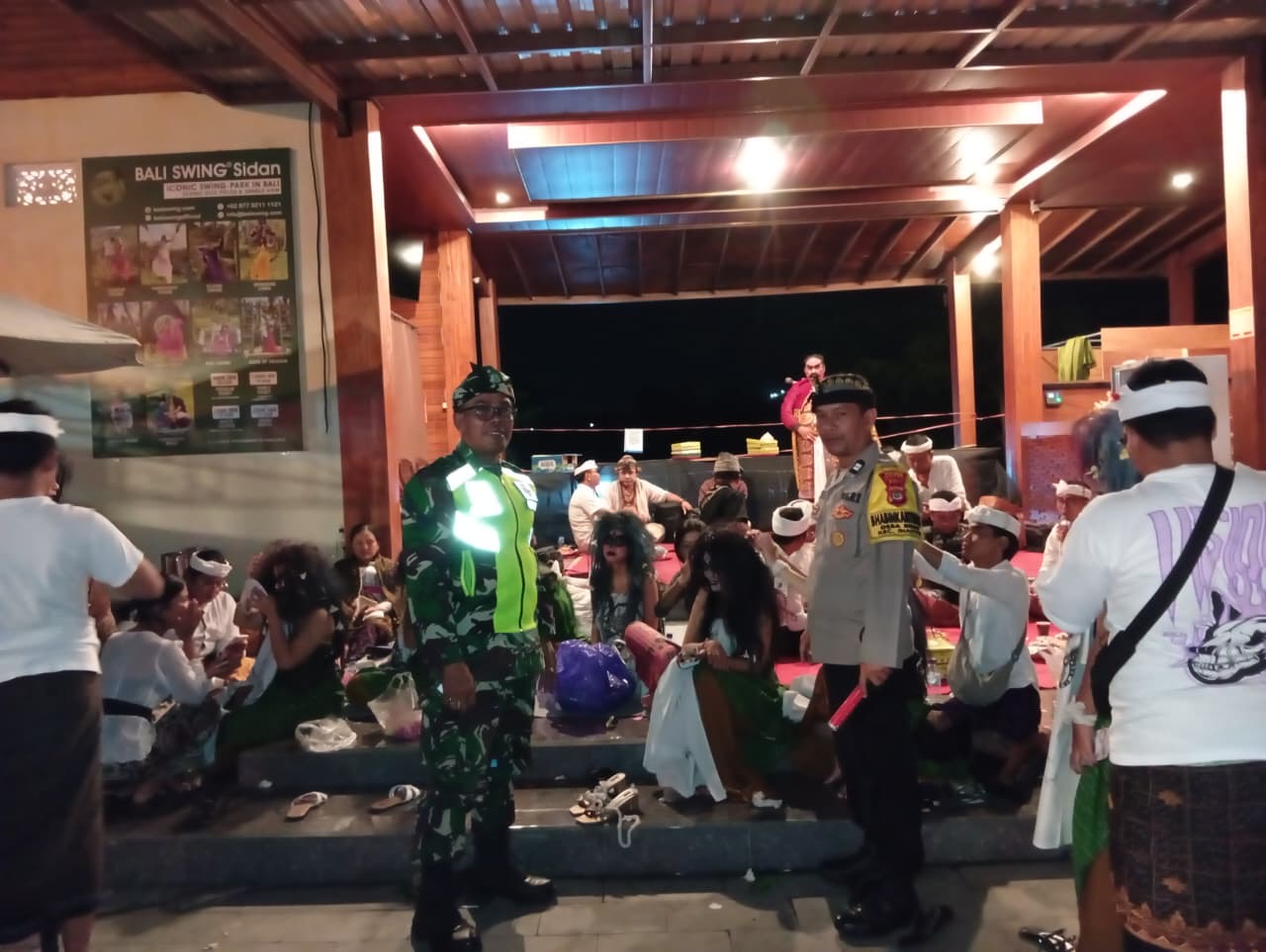 Polsek Gianyar Amankan Pementasan Calonarang dan Napak Pertiwi di Pura Dalem Sidan