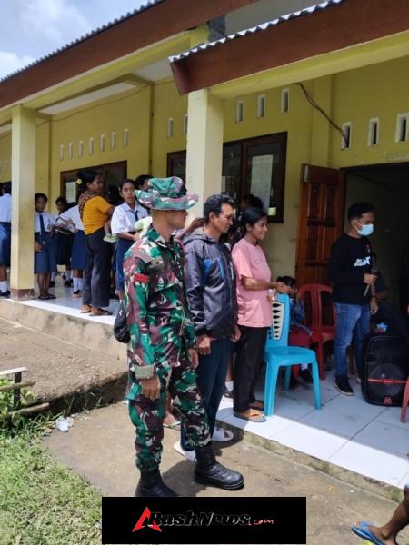 Babinsa Hadir di Tengah Masyarakat, Pendampingan Pemeriksaan Malaria di Kecamatan Waigete