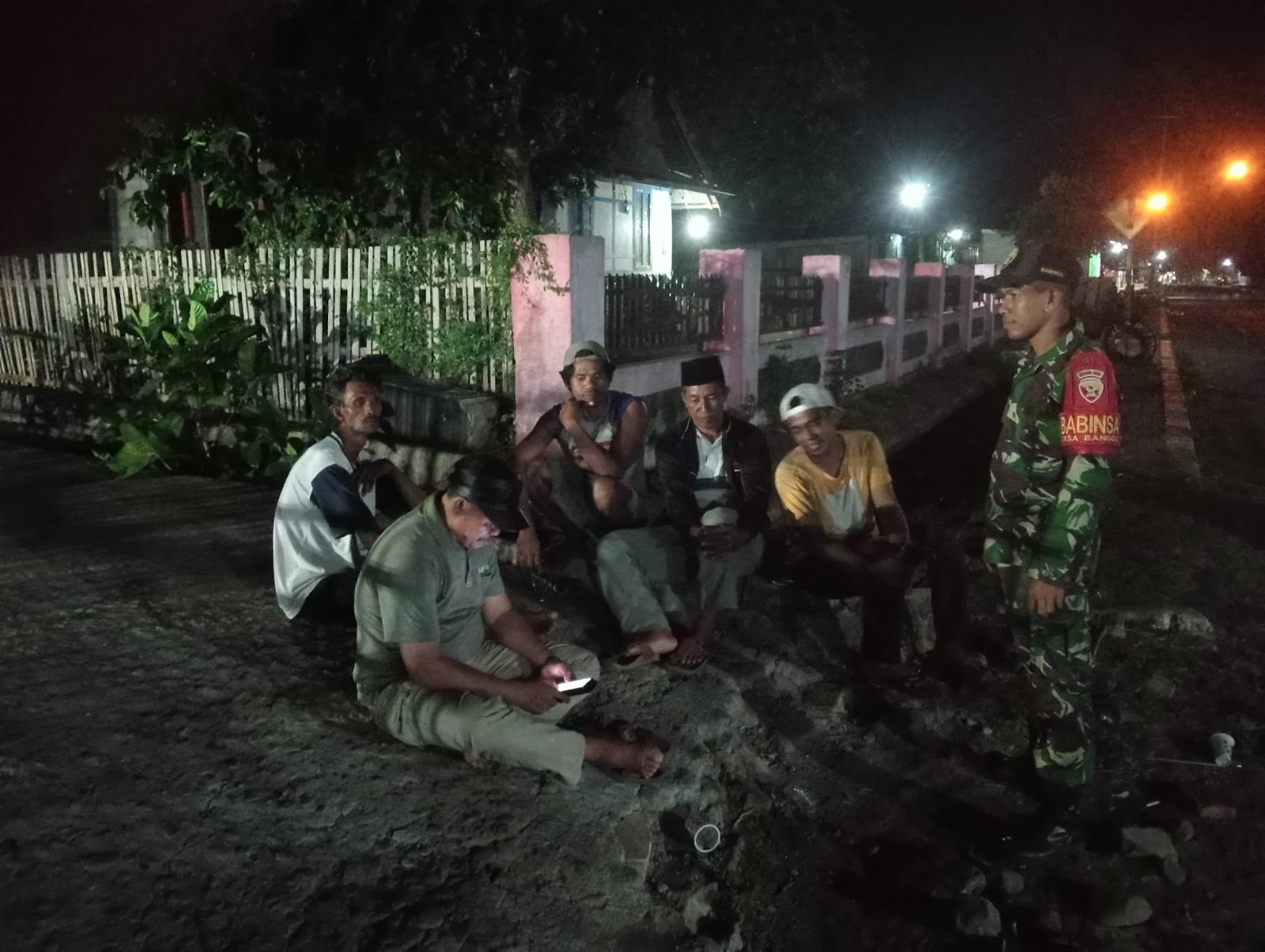 Koramil Manggelewa Tingkatkan Kamtibmas Melalui Patroli dan Komsos