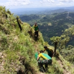 Satgas Pamtas Yonarhanud 2 Kostrad Bersih Bersih Lingkungan Gunung Binone Bersama Masyarakat Desa