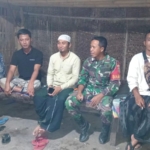 Babinsa Lenek Patroli Humanis, Perkuat Kamtibmas dan Kesadaran Kebersihan Warga