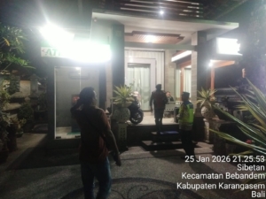 Kanit Intel Polsek Bebandem Pimpin Patroli Blue Light Patrol