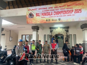 Polsek Kuta Utara Tunjukkan Komitmen Jaga Kejuaraan Pencak Silat Di Gor Purna Krida.    Kuta Utara – Polsek Kuta Utara di buckup Polres Badung  kembali menunjukkan komitmennya dalam menjaga keamanan dan ketertiban masyarakat dengan mengamankan Kejuaraan Pencak Silat Bali Mandala Championship 2026 di GOR Purna Krida Kerobokan, Kecamatan Kuta Utara, Kabupaten Badung. Jumat (2/1/2026).   Pertandingan ini merupakan  salah satu bela diri khas Indonesia yang  menarik perhatian banyak penonton dan atlet dari berbagai daerah di Bali.  Pengamanan yang dilakukan oleh Polsek Kuta Utara, di bawah pimpinan Perwira Pengendali (Padal) Itu I Gede Artawan  bertujuan untuk memastikan pertandingan berjalan lancar, aman, dan tertib.   Personel ditempatkan di berbagai titik strategis di sekitar GOR, mulai dari pintu masuk, dalam GOR, dan parkiran, untuk mengantisipasi potensi gangguan keamanan dan menjaga ketertiban penonton.  Kapolsek Kuta Utara, Kompol I Ketut Agus Pasek Sudina S.I.K., M.H., menyatakan bahwa pengamanan ini merupakan bagian dari upaya Polsek Kuta Utara untuk mendukung suksesnya Kejuaraan Pencak Silat Bali Mandala Championship 2026 agar berjalan aman dan lancar   “Kami berkomitmen untuk memberikan rasa aman bagi atlet, official, dan penonton yang hadir dalam pertandingan Pencak Silat ini,” ujarnya.   Dengan adanya pengamanan dari Polsek Kuta Utara, pertandingan Pencak Silat di GOR Purna Krida Kerobokan berlangsung dengan tertib dan aman, sehingga para atlet dapat menunjukkan kemampuan mereka dengan maksimal.