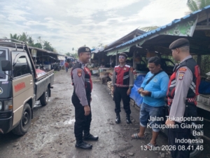 Upaya Mencegah Kriminalitas, Sat Samapta Polres Gianyar Tingkatkan Patroli Mobiling di Pasar Adat Samplangan