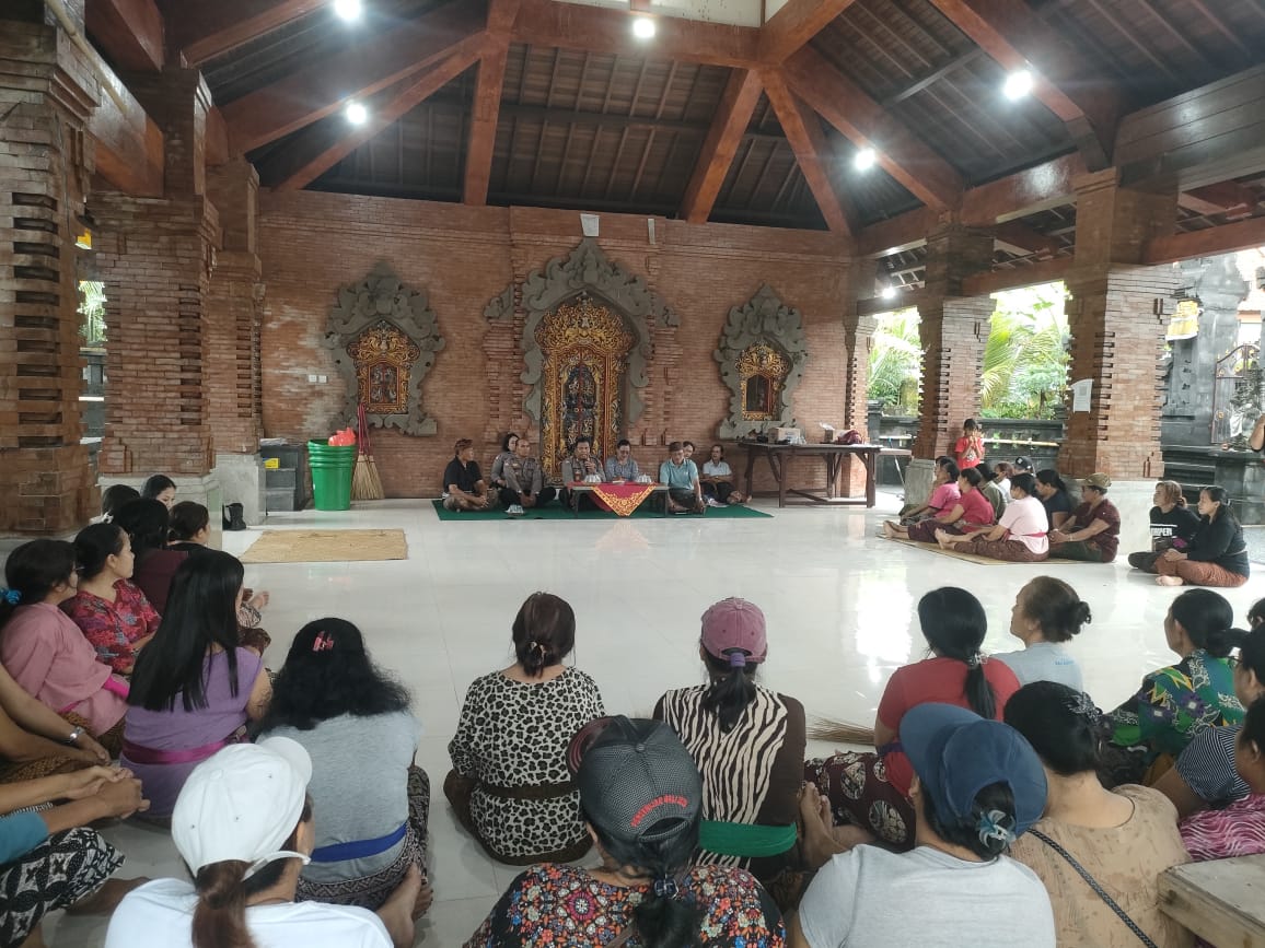 Cegah KDRT dan Narkoba, Satbinmas Polres Badung Edukasi PKK Br. Munggu