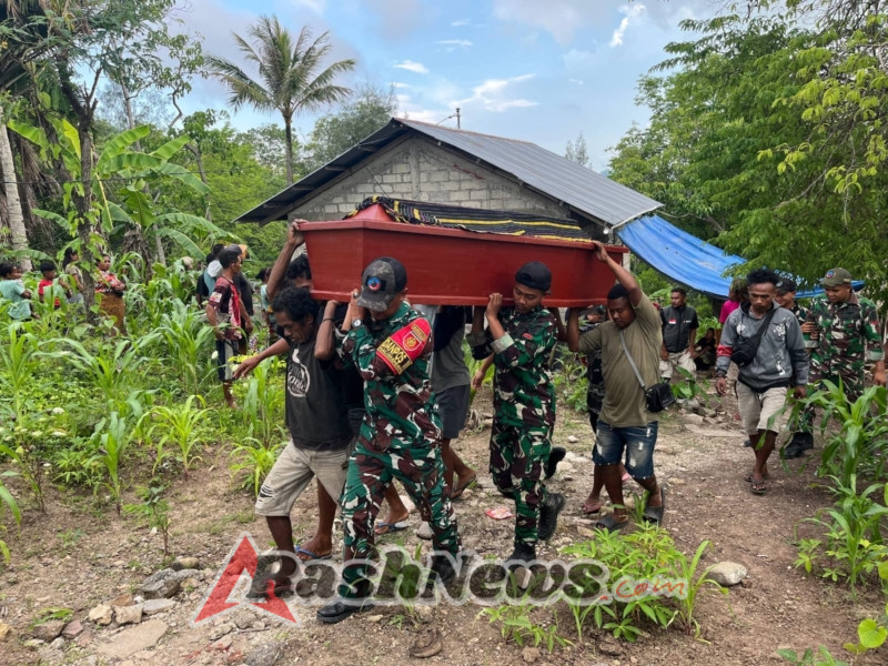 Satgas Pamtas Yonarhanud 2 Kostrad Hadir Bantu Pemakaman Warga