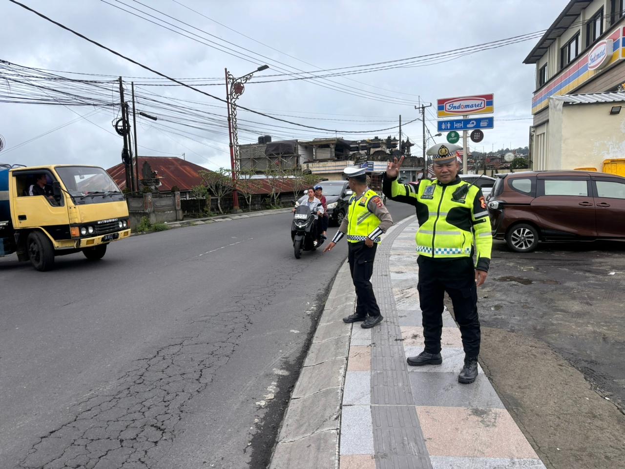 Minggu Aman dan Nyaman, Polres Bangli Hadir di Obyek Wisata Penelokan Kintamani