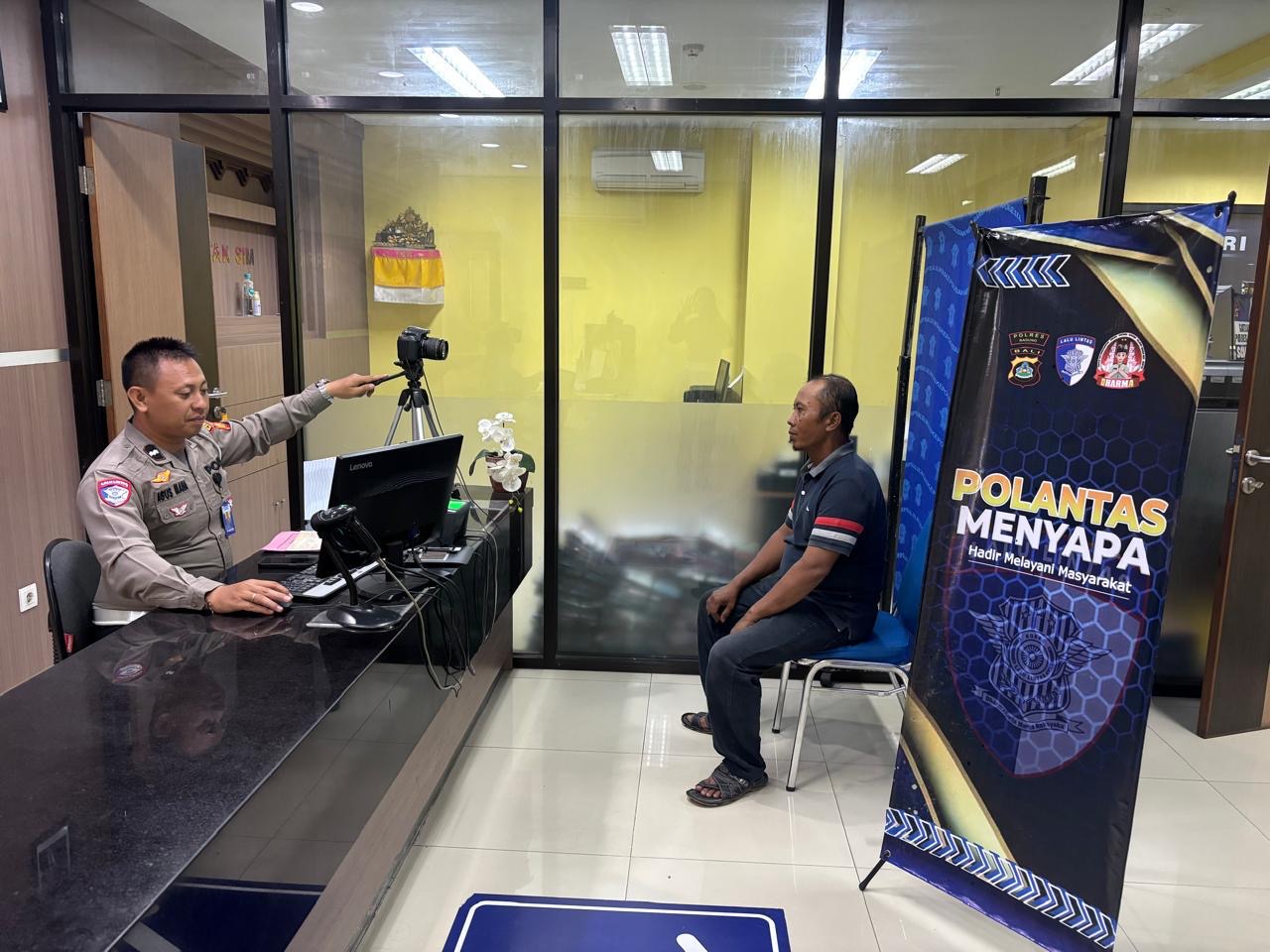 Melalui Program Polantas Menyapa, Polisi Hadir Lebih Dekat dan Melayani