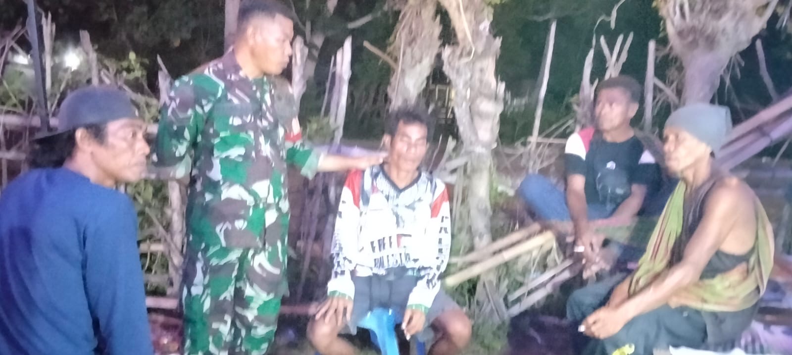 Sinergi Babinsa dan Warga Jaga Kamtibmas Lewat Ronda Malam