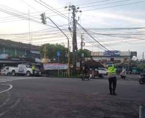 Polsek Selemadeg gelar Strong Point pagi, Pastikan kelancaran mobilitas jam sibuk