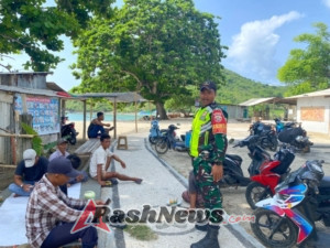 Tahun Baru Ceria, Babinsa Kodim 1620/Loteng Monitoring Pengunjung Wisata Pantai Mawun