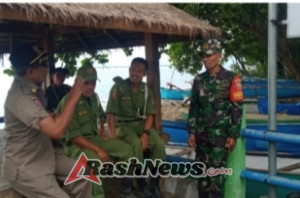 Babinsa Labuan Pandan Ajak Warga Jaga Keamanan dan Kebersihan di Musim Hujan