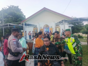 Personel Koramil Pantai Baru Pastikan Ibadah Misa Tahun Baru Berjalan Aman dan Tertib