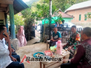 ‎Humanis dan Tegas, Babinsa Ropang Ingatkan Warga Jaga Keamanan Lingkungan