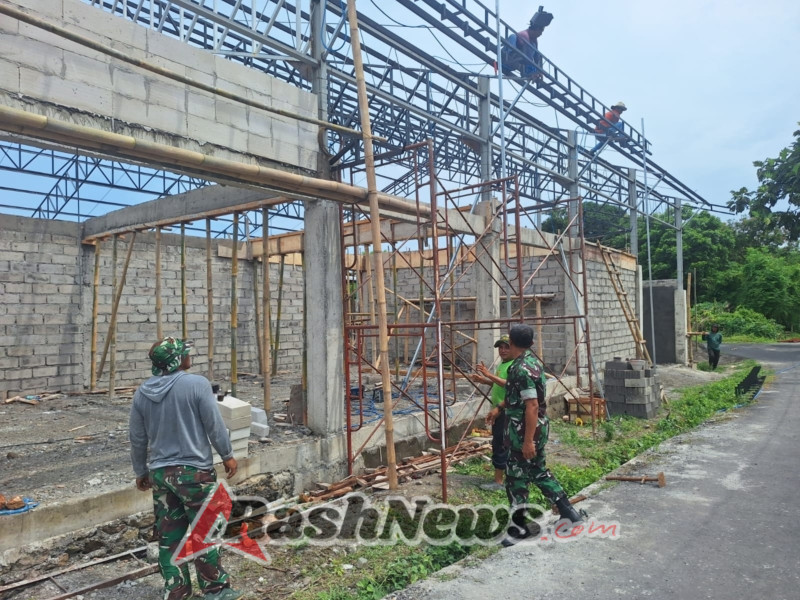 Kokohkan Kemanunggalan Sukseskan KDKMP, Koramil Klungkung Gotong Royong Bersama Warga