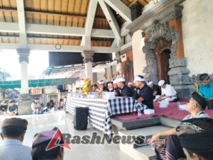 Babinsa dan Bhabinkamtibmas Hadir dalam Paruman Agung Banyuasri, Wujud Sinergi Jaga Keterbukaan Desa Adat