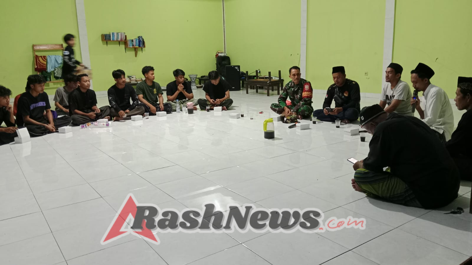 Tingkatkan Kualitas Generasi Muda, Babinsa Yeh Sumbul Gelar Pembinaan Mental di Ponpes Minhajut Thullab