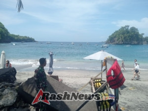 Patroli Sasar Obyek Wisata Pantai Crystal Bay, Upaya Babinsa Sakti Hadirkan Keamanan Dan Dongkrak Kunjungan Wisatawan