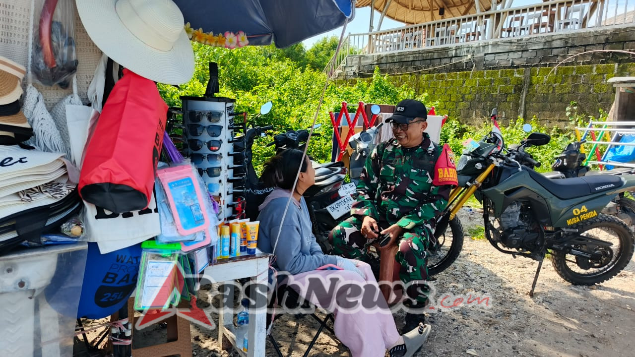 Sasar Pedagang Aksesoris, Babinsa Ped Serap Aspirasi Dan Beri Motivasi